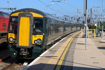 387171 at Didcot Parkway. © South Coast Trainspotter