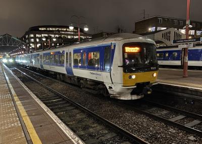 165033 at London Marylebone. &copy; Pistolpete008