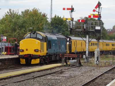 37610 at Worcester Shrub Hill. &copy; Western Campaigner