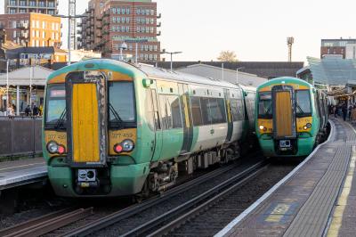 photo of 377459,377109 at Clapham Junction