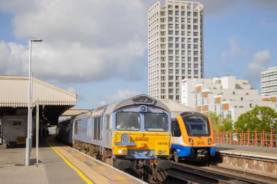66748,710264 at Clapham Junction. &copy; Zain