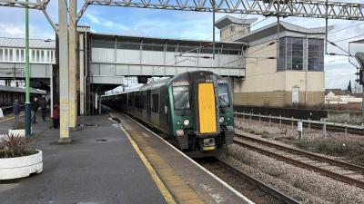 350405 at Nuneaton. &copy; Luivery