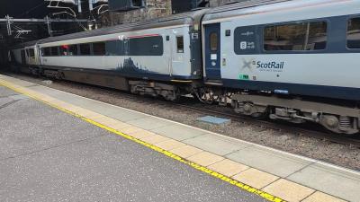 40621 coach at Glasgow Queen Street. &copy; Geoff