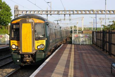 387147 at Cholsey. © South Coast Trainspotter