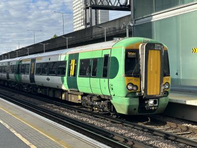 377703 at Clapham Junction. &copy; Cookey84