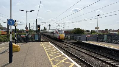 800204 at Newark North Gate. &copy; Luivery