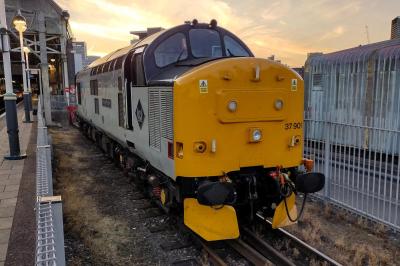 37901 at Manchester Piccadilly. &copy; stevexos