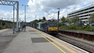 88005 at Milton Keynes Central. &copy; Luivery