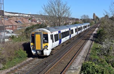 photo of 387304 at Portchester