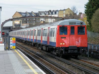 LU5068 at Dollis Hill. &copy; llamafish