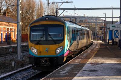 185144 at Stalybridge. &copy; South Coast Trainspotter