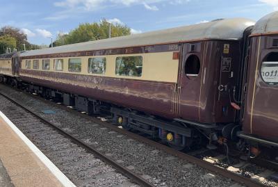 3275 coach at Yatton. &copy; BigKev