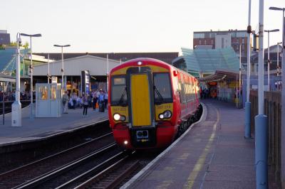 387215 at Clapham Junction. &copy; Shotts