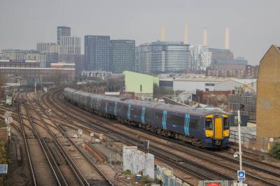 375701 at Wandsworth Road. &copy; Zain