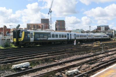444002 at Clapham Junction. &copy; llamafish