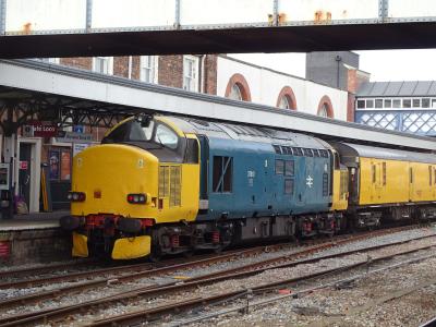 37610 at Worcester Shrub Hill. &copy; Western Campaigner