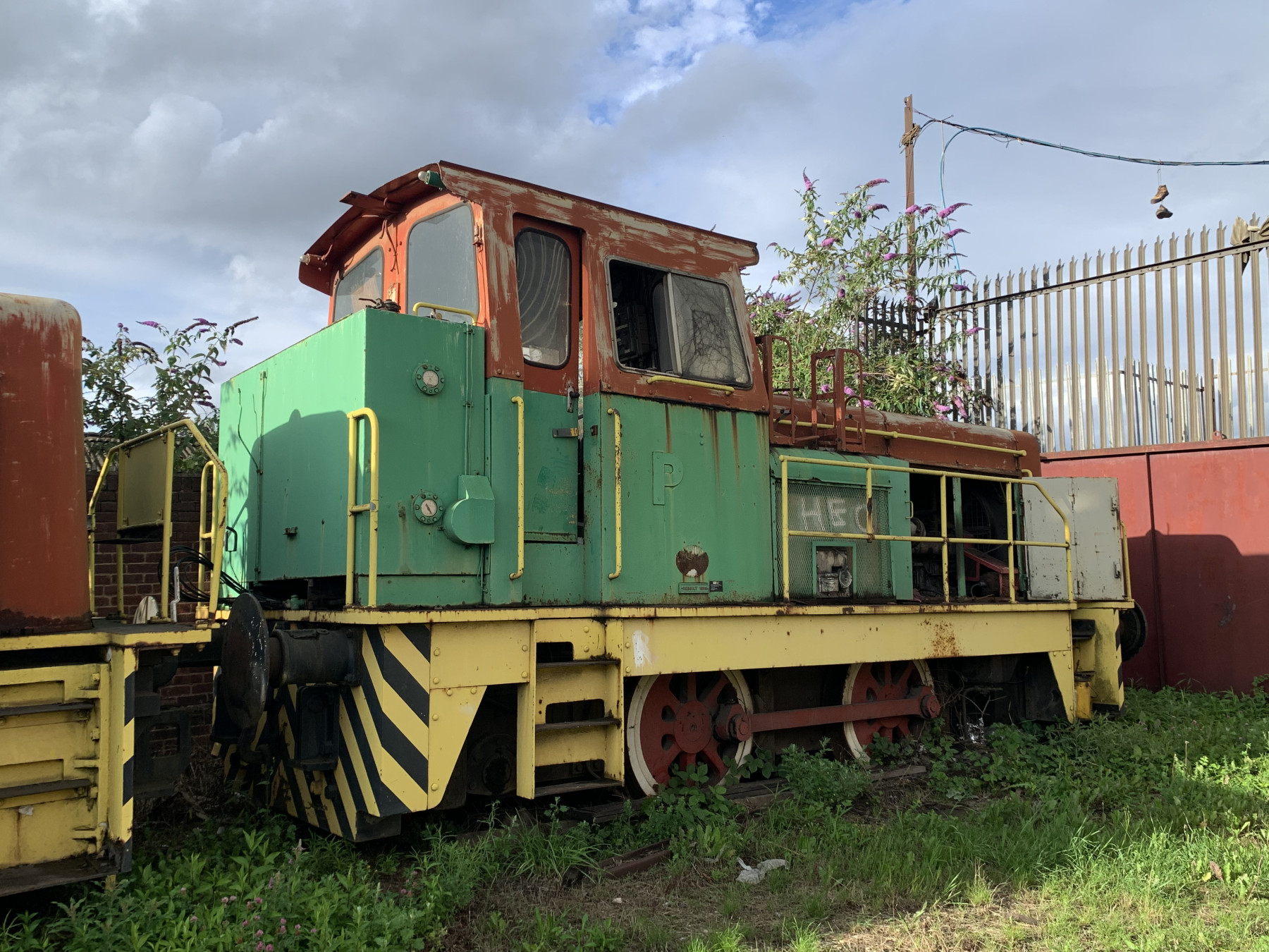 Photo of AB506/1 at Rotherham C.F. Booths Scrap Yard — trainlogger