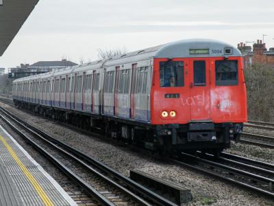 LU5054 at Dollis Hill. &copy; llamafish
