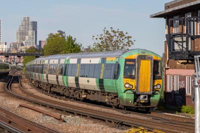 photo of 377474 at Clapham Junction