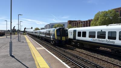 444018 at Eastleigh. &copy; Luivery