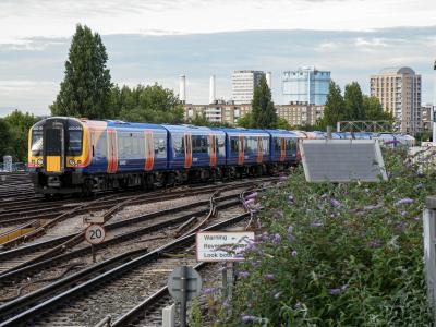 450092 at Clapham Junction. &copy; llamafish