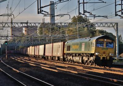 66564 at Rugeley Trent Valley. &copy; stevexos