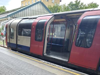 LU91057 at Ealing Broadway. &copy; MikeMOL