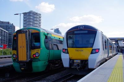377159,700104 at East Croydon. &copy; Shotts