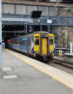 156457 at Glasgow Queen Street. &copy; Geoff