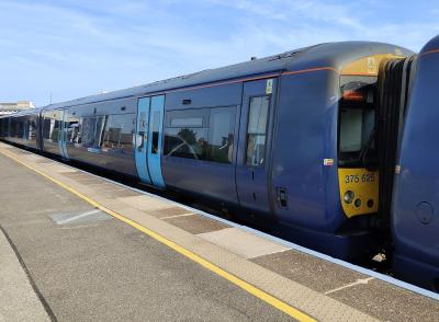 375625 at Tonbridge. &copy; Geoff