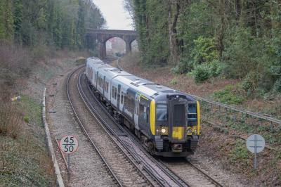 450065 at Bridge Road, Aldershot. &copy; Zain