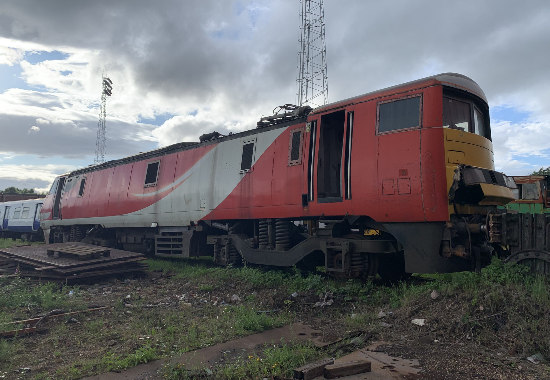 Photo of 91104 at Rotherham C.F. Booths Scrap Yard — trainlogger