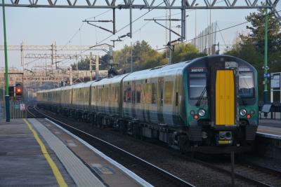 350120 at Milton Keynes Central. &copy; AJax