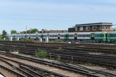 377624 at Clapham Junction. &copy; llamafish