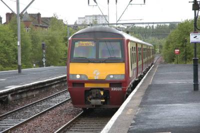 320311 at Dumbarton Central. &copy; Byron5574
