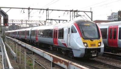 720115 at Bethnal Green. &copy; Geoff