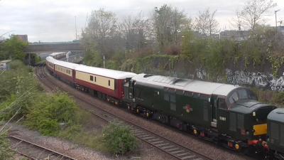 D6817 at Bristol Dr Days Junction. &copy; JM-Freightliner