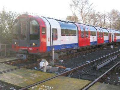 LU91235 at Loughton (LU). &copy; Byron5574