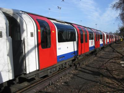 LU92032 at Loughton (LU). &copy; Byron5574