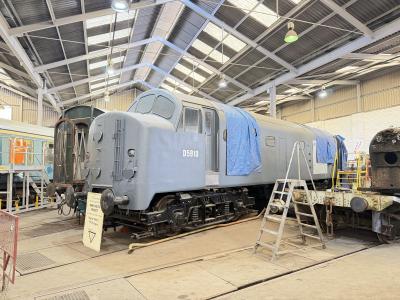 D5910 at Barrow Hill. &copy; Luivery
