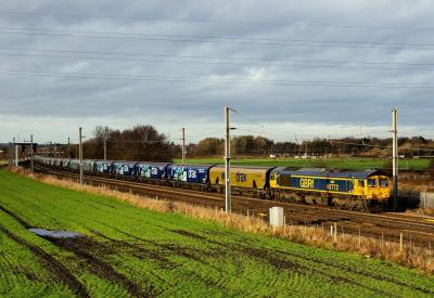 66772 at Winwick. &copy; stevexos