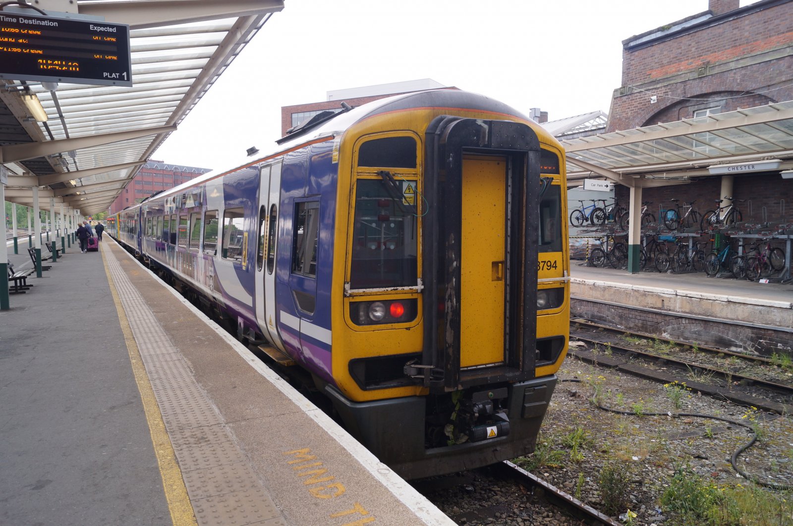 Photo of 158794 at Chester — trainlogger