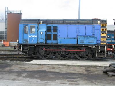 08690 at Neville Hill TMD. &copy; Byron5574