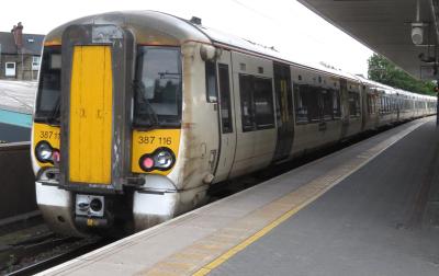 387116 at Finsbury Park. &copy; Geoff
