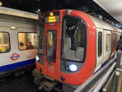 LU21505 at Earl's Court (LU). &copy; Pistolpete008