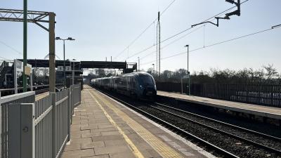805002 at Cheddington. &copy; Luivery