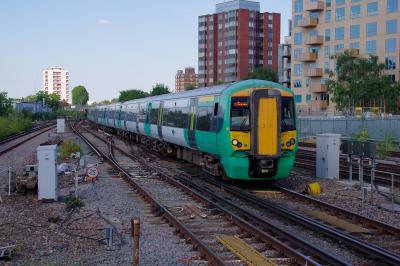 377110 at East Croydon. &copy; Shotts