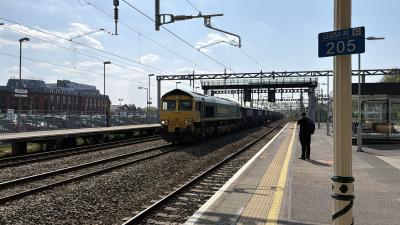 66610 at Swindon. &copy; Luivery