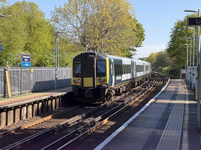 444029 at Southampton Airport Parkway. &copy; Luivery