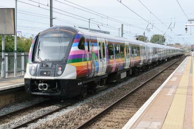 345055 at West Ealing. &copy; llamafish